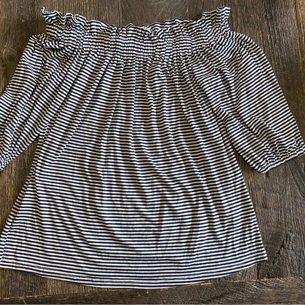 Ricki’s off shoulder top ✨